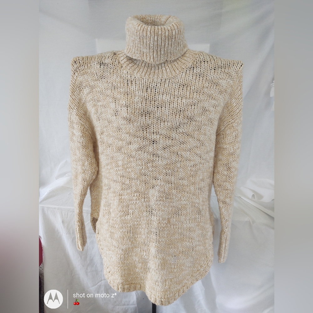 NWT TREASURE & BOND SWEATER. From NORDSTROM.  Color is shades of Cream. Sz L